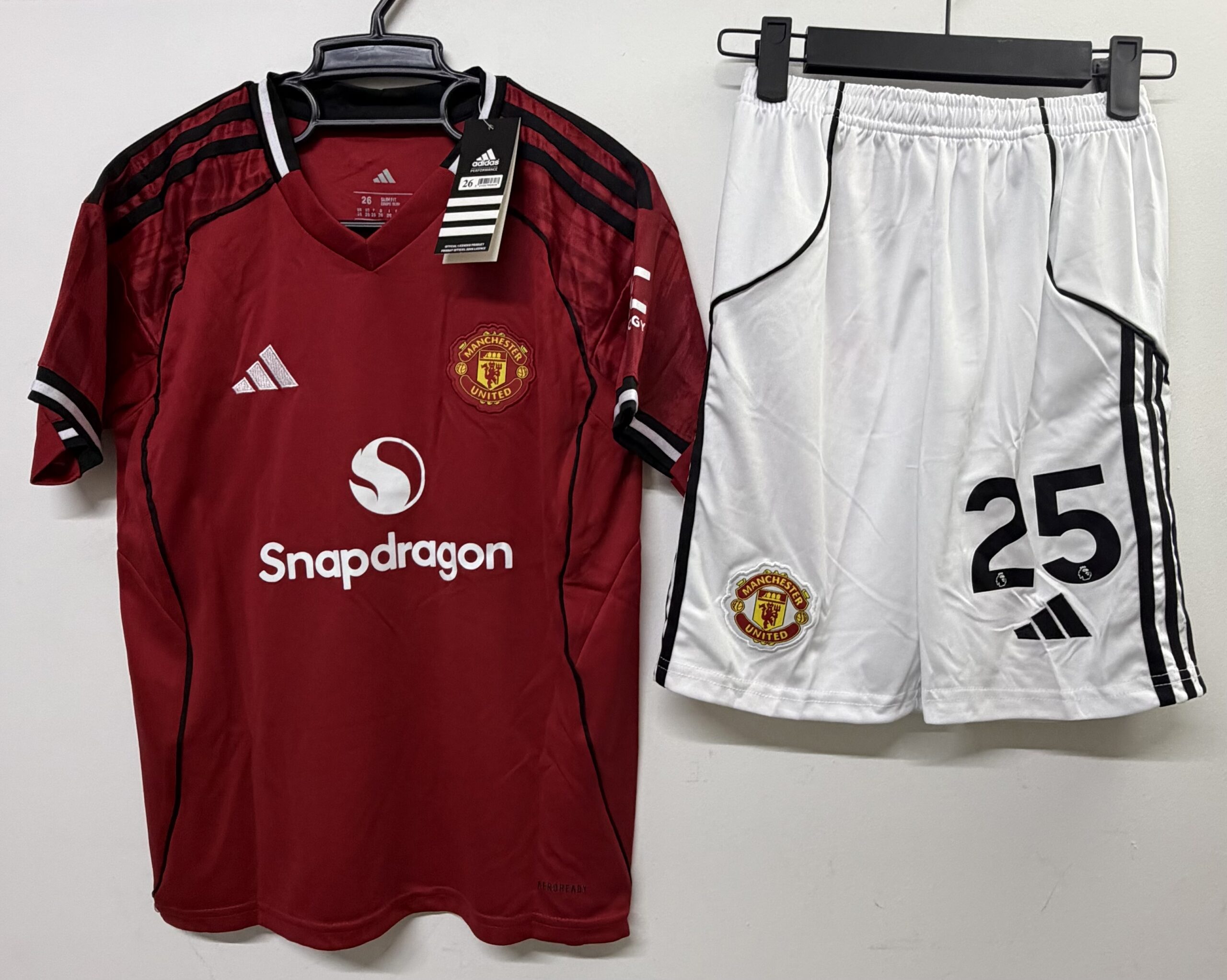 Equipo de Fútbol Infantil MANCHESTER UNITED – Camiseta + Short - Imagen 7