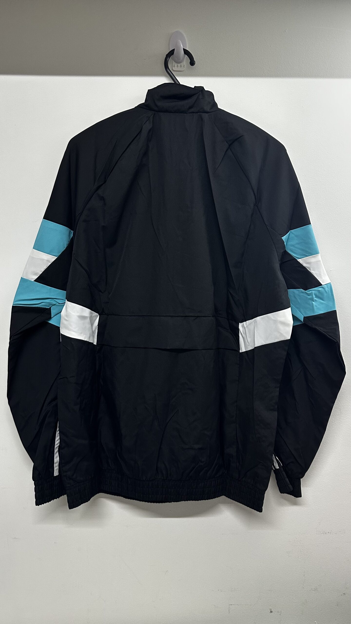 Campera Rompevientos Adidas Originals Newcastle - Imagen 3